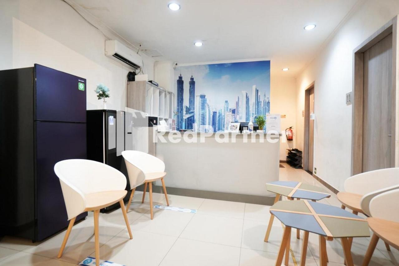 Eascot Hotel Mitra Reddoorz Jakarta Extérieur photo